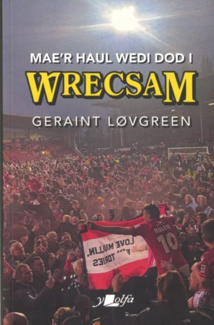 Book cover of: Mae'r Haul Wedi Dod i Wrecsam. By: Geraint Løvgreen