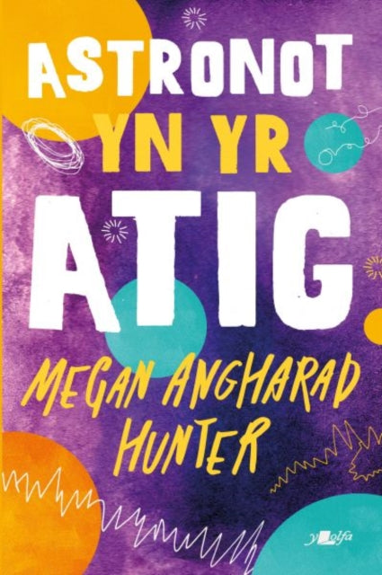 Book cover of: Astronot yn yr Atig. By: Megan Angharad Hunter